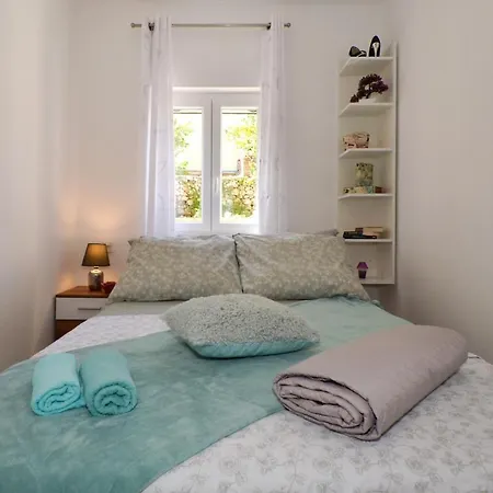 Apartman With A Sea View Terrace, Ciovo Near *