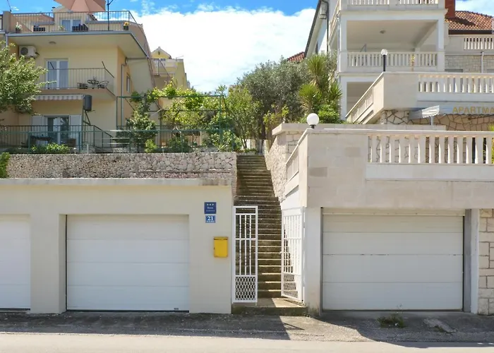 Lägenhet With A Sea View Terrace, Ciovo Near