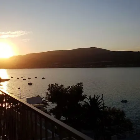 Apartman With A Sea View Terrace, Ciovo Near Trogir