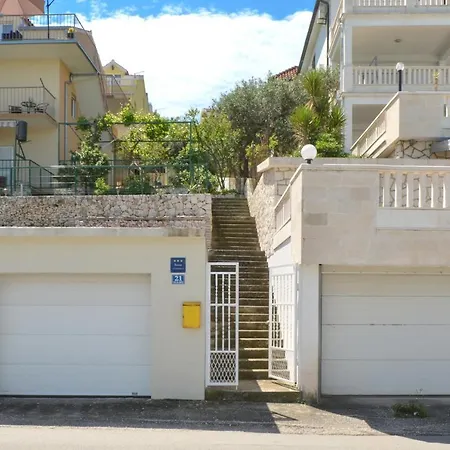 Appartamento With A Sea View Terrace, Ciovo Near