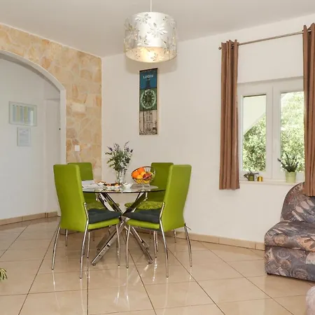 Appartamento With A Sea View Terrace, Ciovo Near